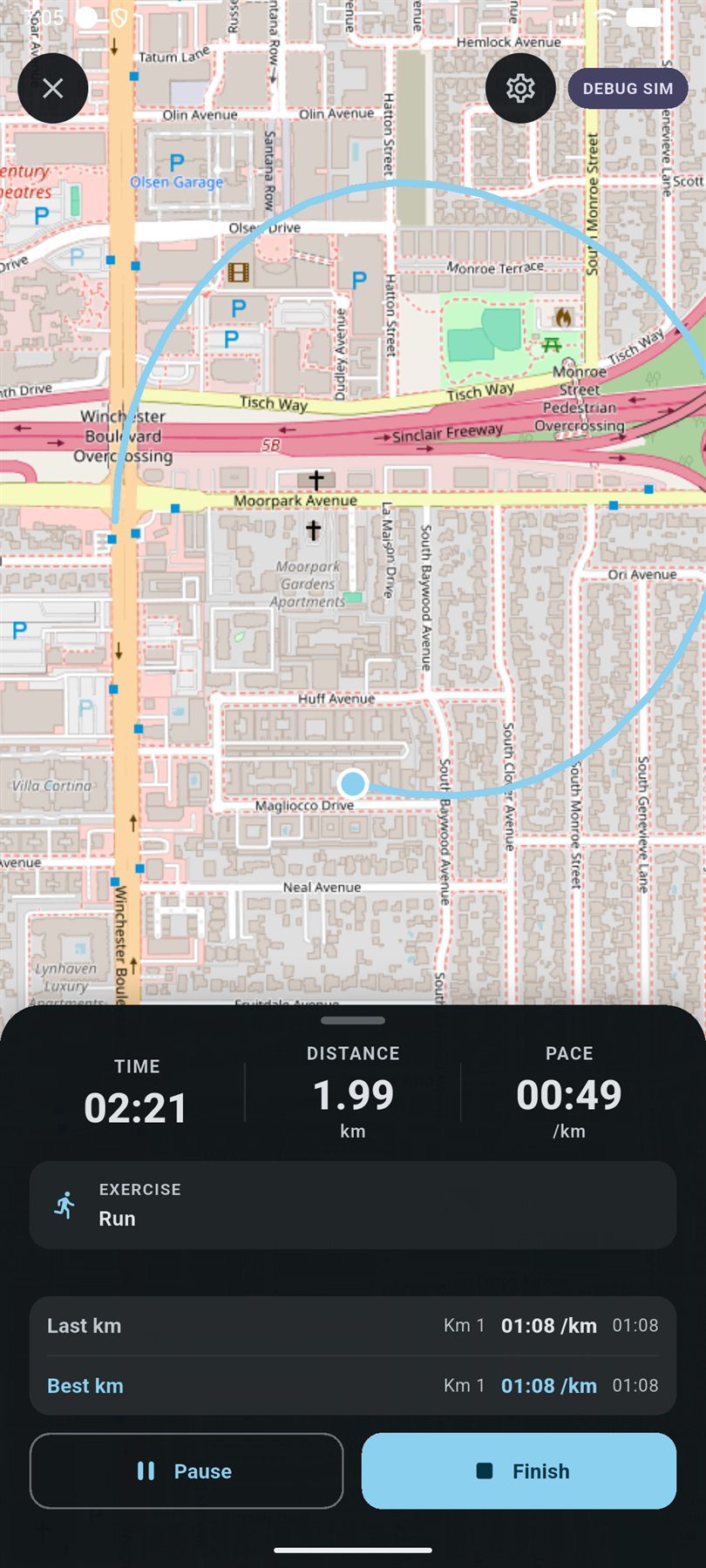Run in progress with a live route on the map, elapsed time, distance, pace and session controls